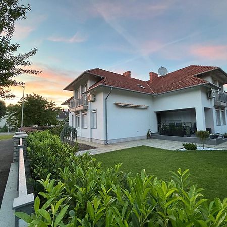 Villa Tara Buek Esterno foto